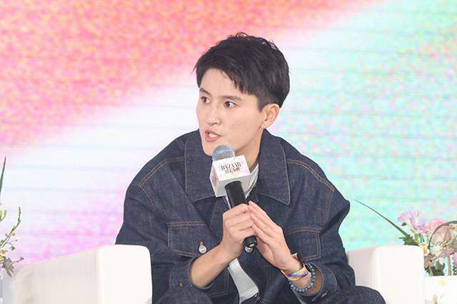 但我只考虑球场上的事，我的家人和经纪人会完成其他工作。